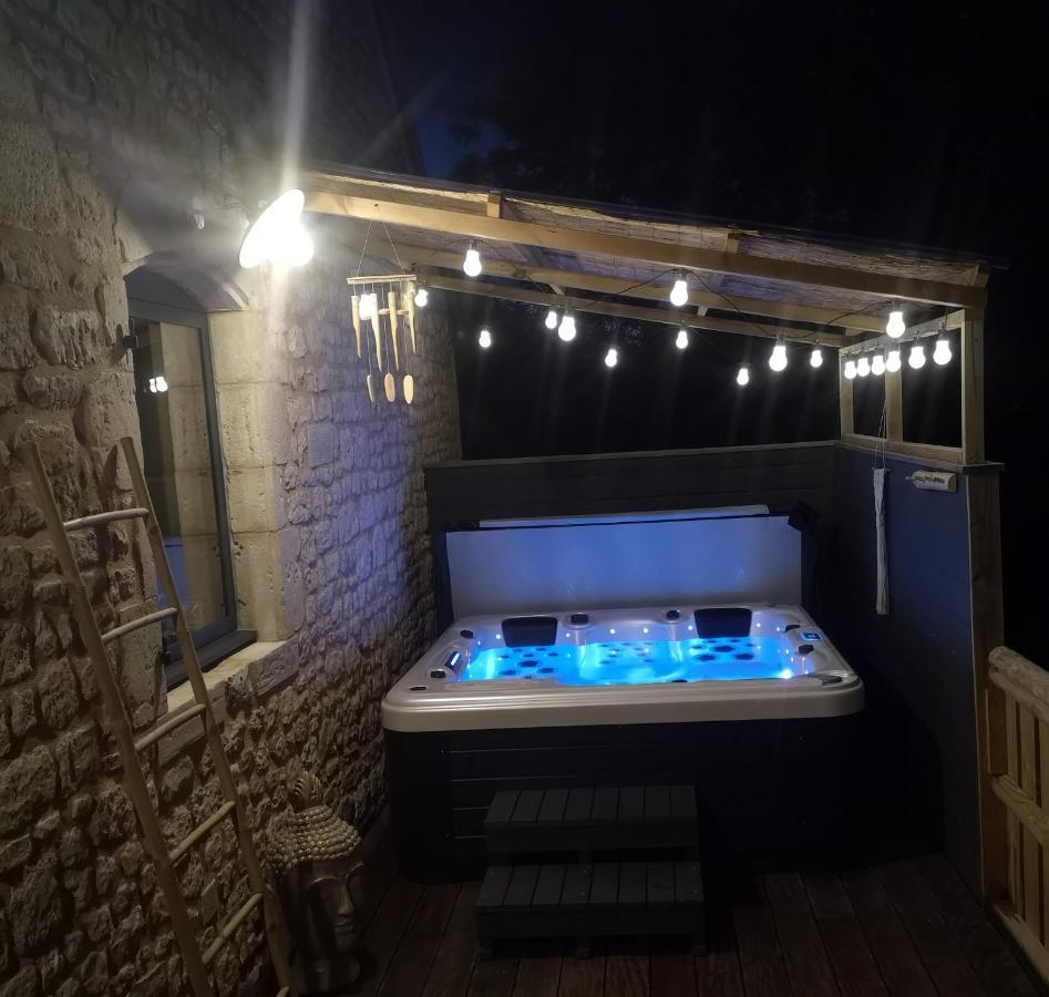 ולונס Gite La Grange De La Trigalle Avec Spa Professionnel Privatif מראה חיצוני תמונה